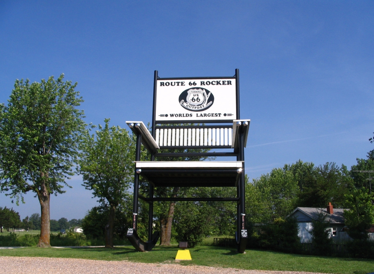 World's Largest Rocking Chair - Route 66