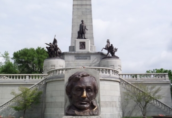 Lincoln Memorial at Aurora Illinois