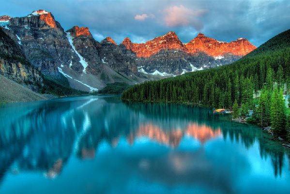 Sunrise over Moraine Lake