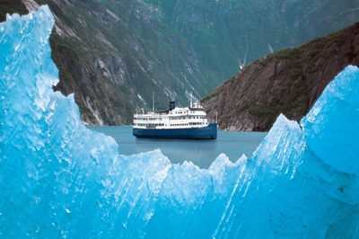 Small ship cruise in Alaska